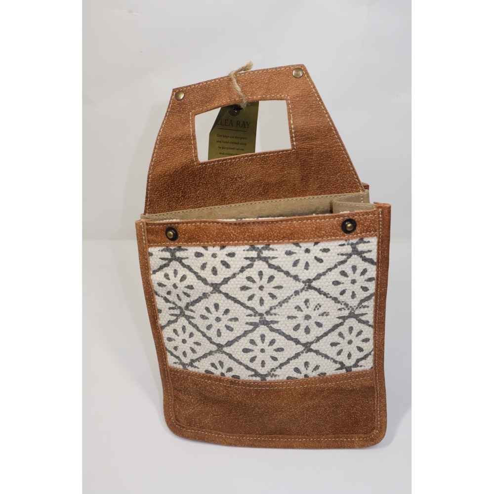 Clea Ray Patterned Beer Carrier‎ - Brown